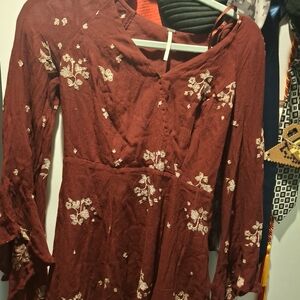 Elegant Burgundy Floral Dress  Free People Women's Size 0, Price Negociatable